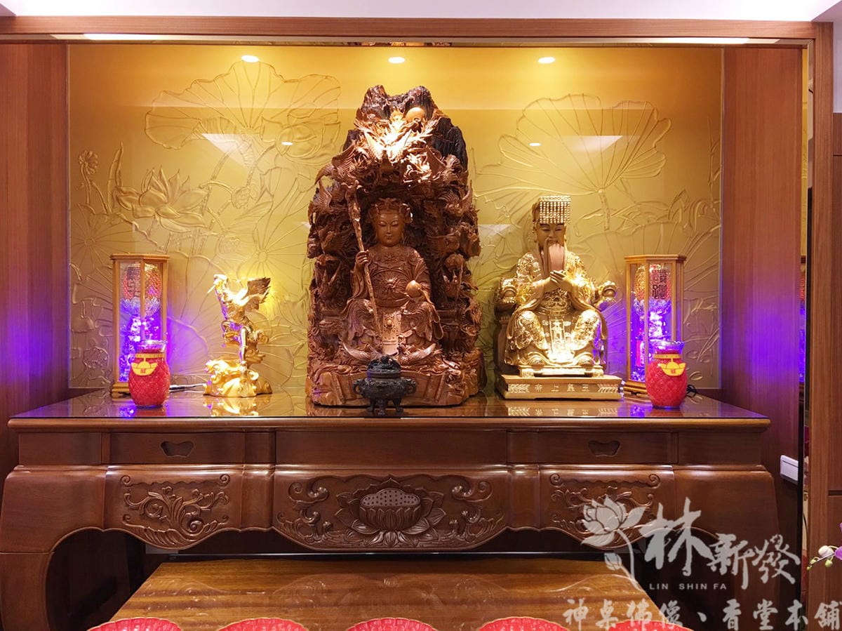 烏心石中肚蓮花神桌（台灣手工製做%2F台灣手工十三道工法生漆）