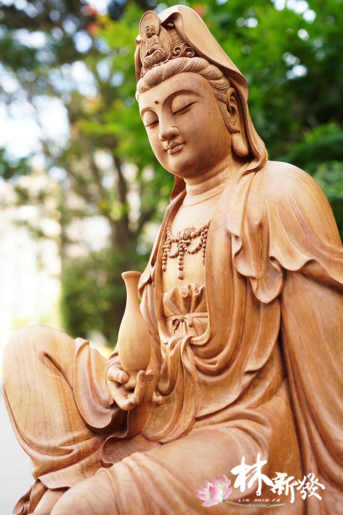 新發神藝-百式觀音(觀自在尺六黃金檀．原色與白衣)