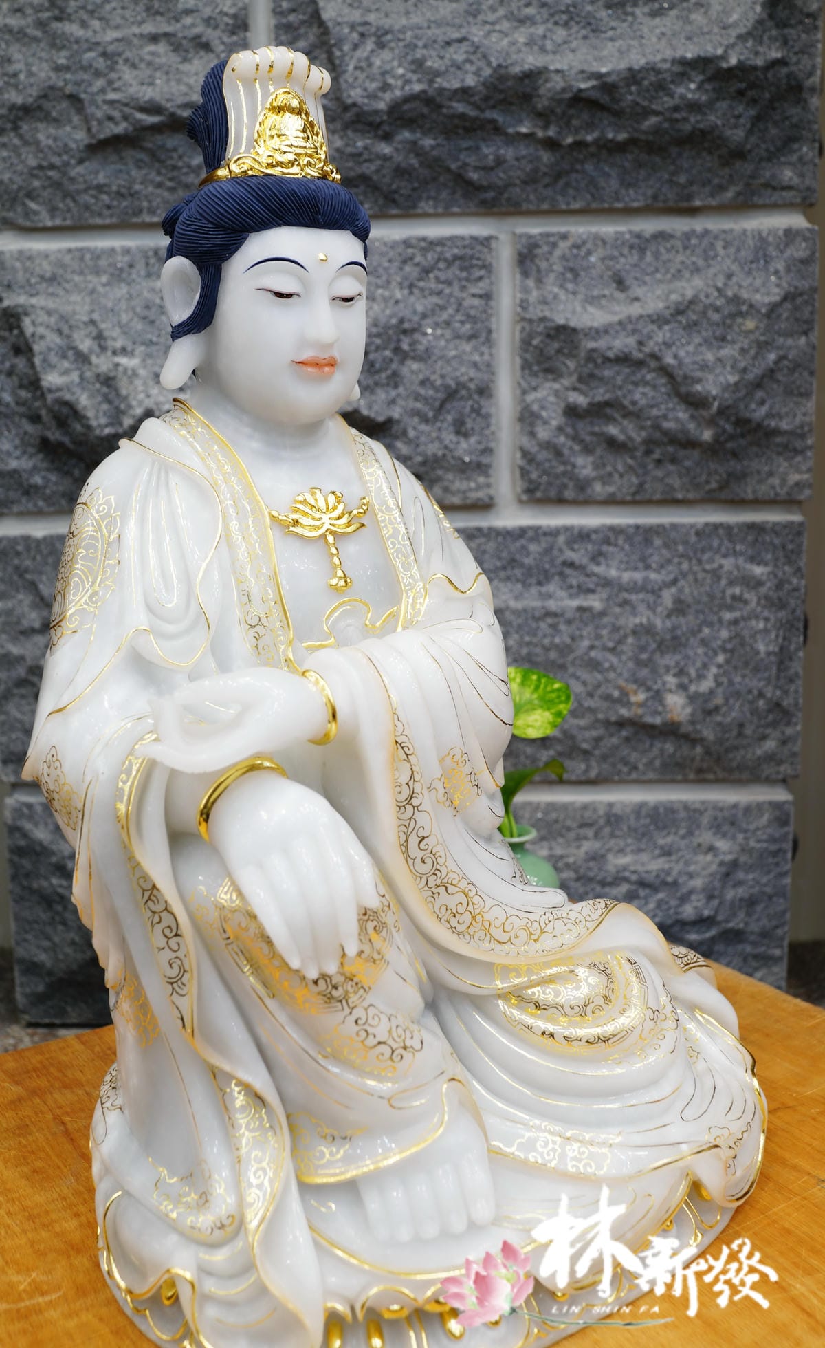 完成的白玉觀音作品-007.JPG