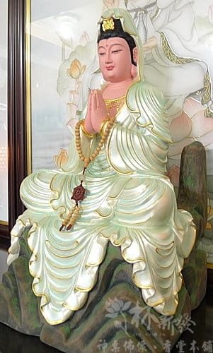 神發神藝-合掌觀音．白衣觀音大士(尺六原色．珍珠白作品)