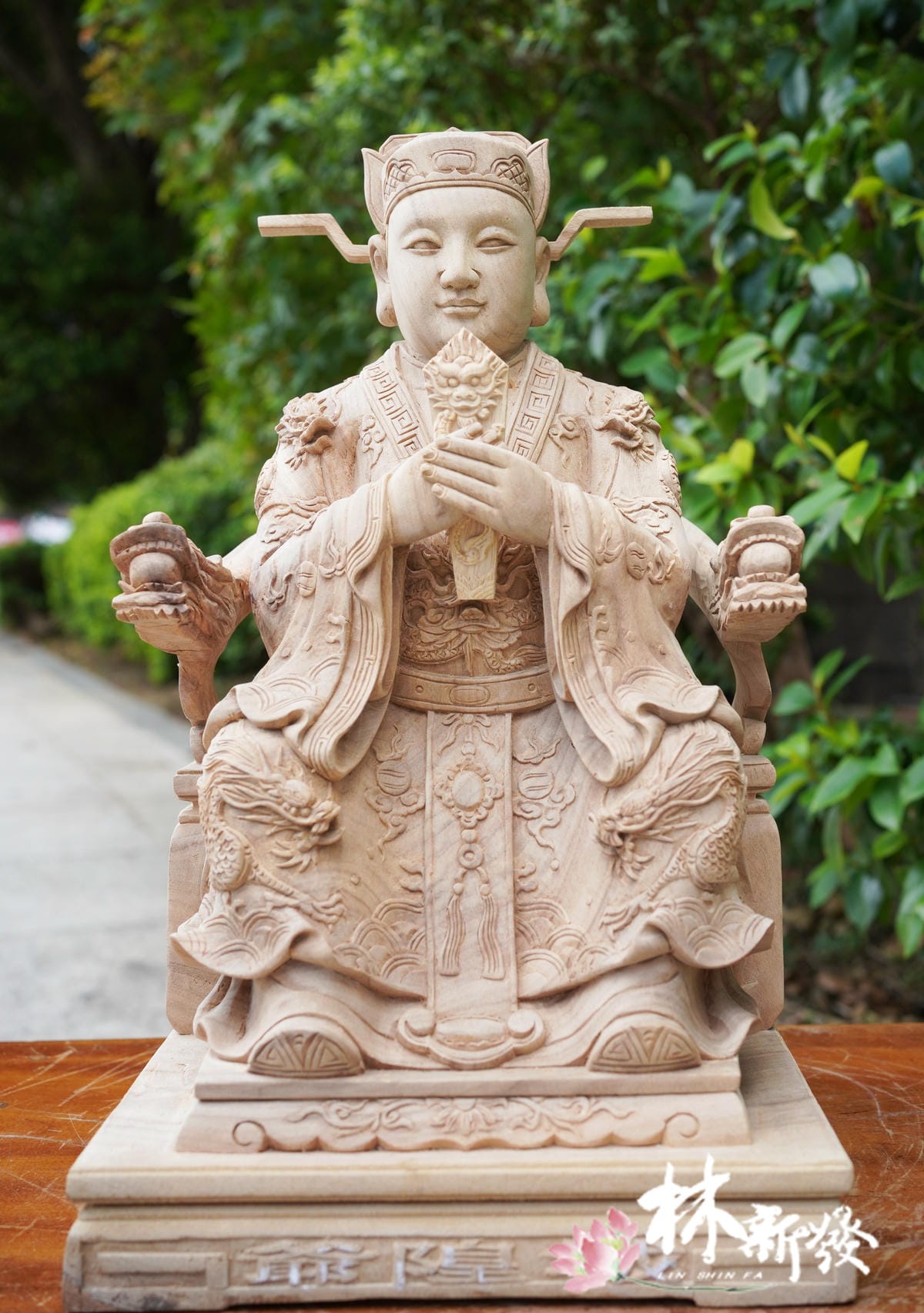 新發神藝-城隍爺．城隍夫人(尺三錦雕朝天．懷抱體)