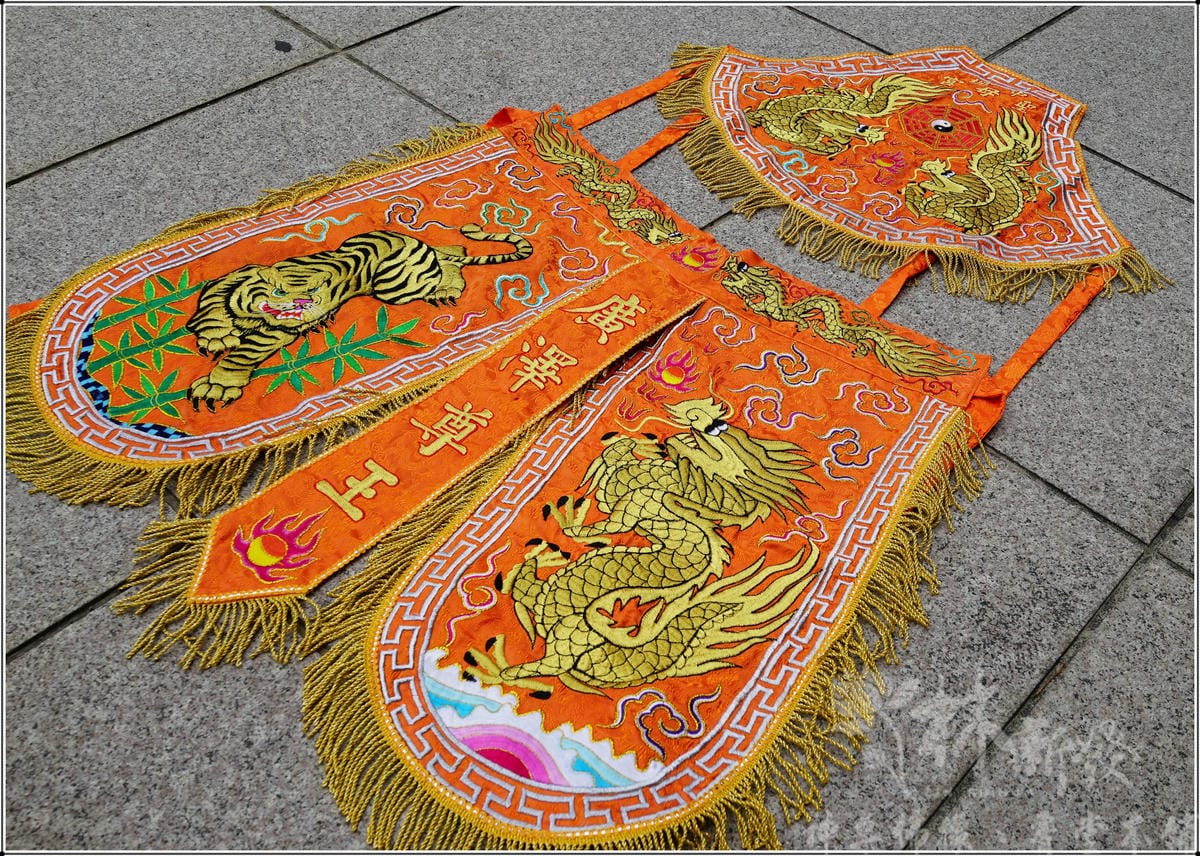 新發繡品-肚兜龍虎裙(橘底緹花系列)