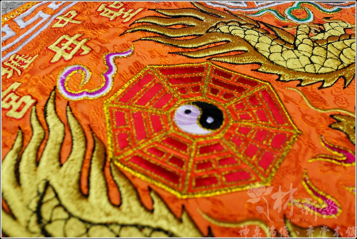 新發繡品-肚兜龍虎裙(橘底緹花系列)