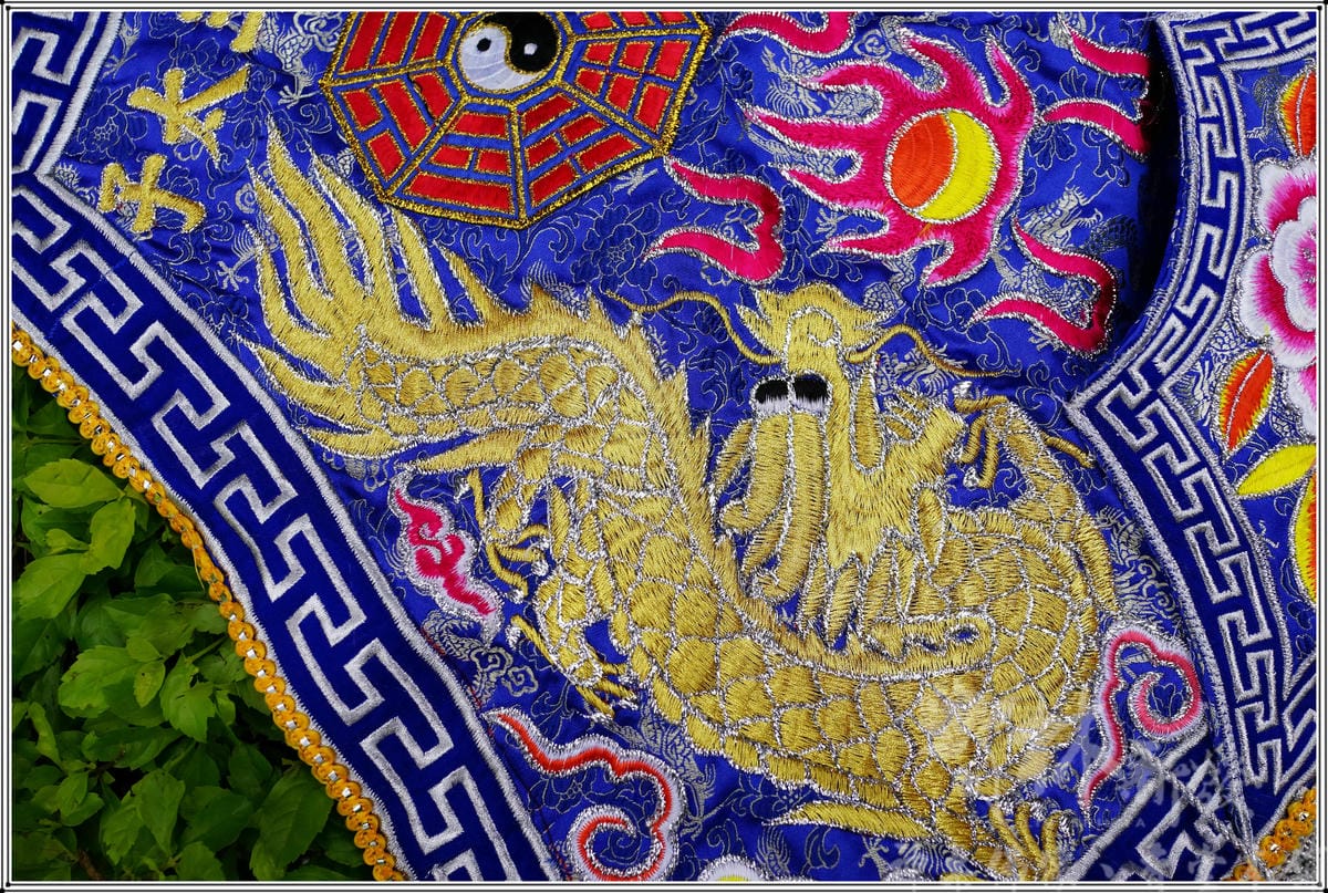 新發繡品-肚兜龍虎裙(藍底金龍虎．綠底彩龍)