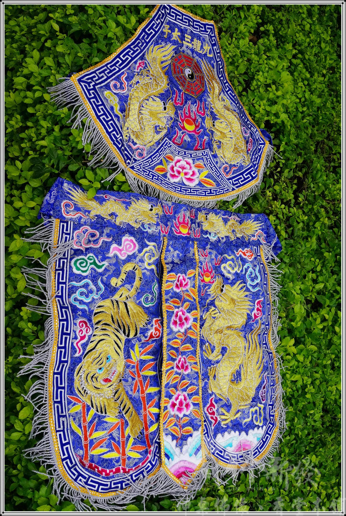 新發繡品-肚兜龍虎裙(藍底金龍虎．綠底彩龍)
