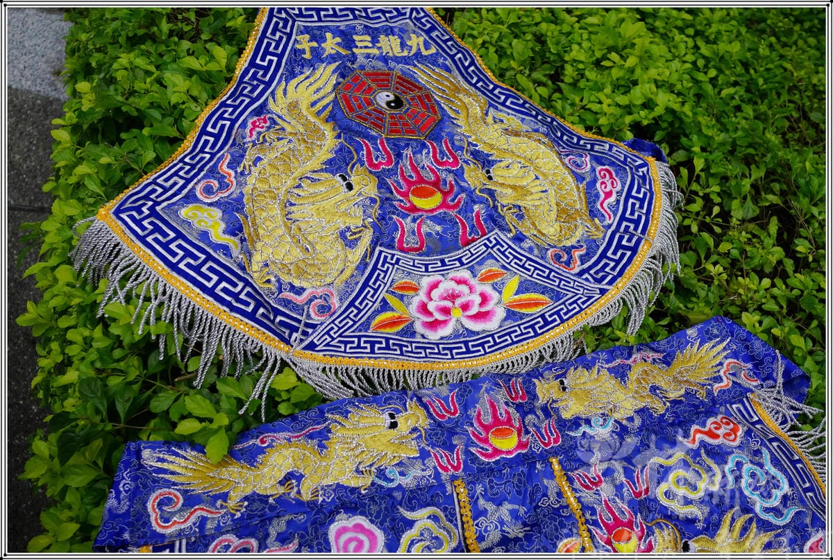 新發繡品-肚兜龍虎裙(藍底金龍虎．綠底彩龍)