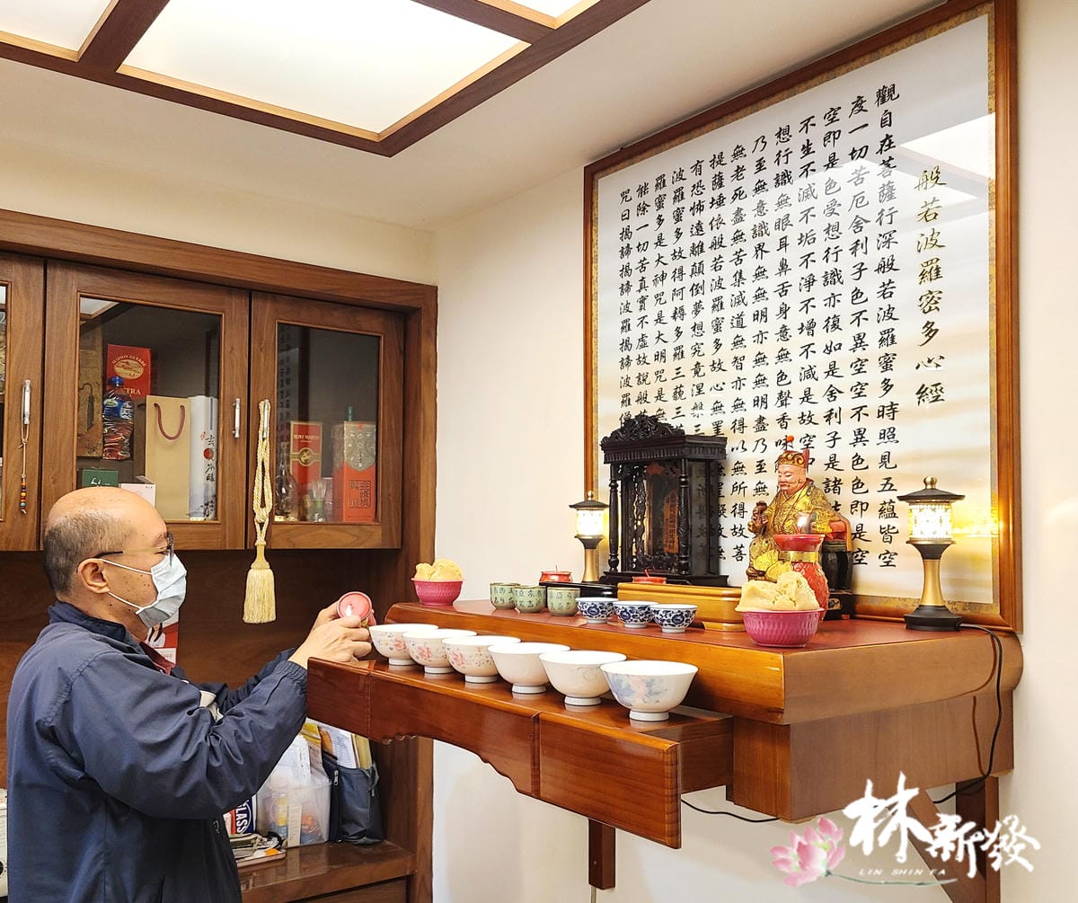 吊掛式半櫥神桌-三種規格(面寬二尺二．二尺九．三尺半)