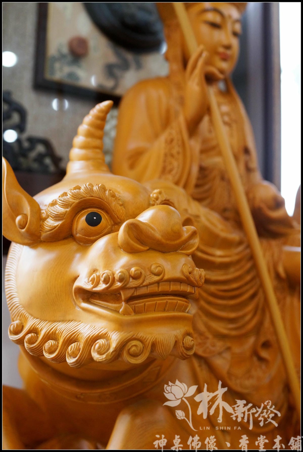 地藏王菩薩神佛藝術（台灣檜木帶騎地聽一體雕刻創作）-90公分