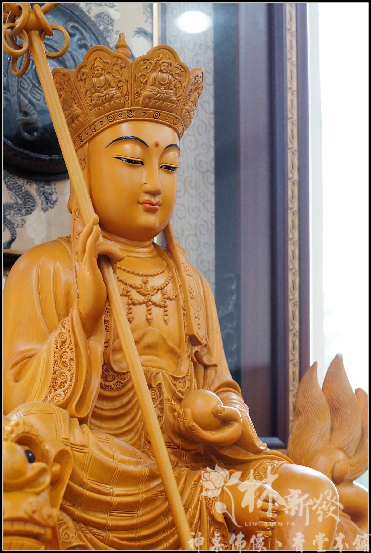 地藏王菩薩神佛藝術（台灣檜木帶騎地聽一體雕刻創作）-90公分