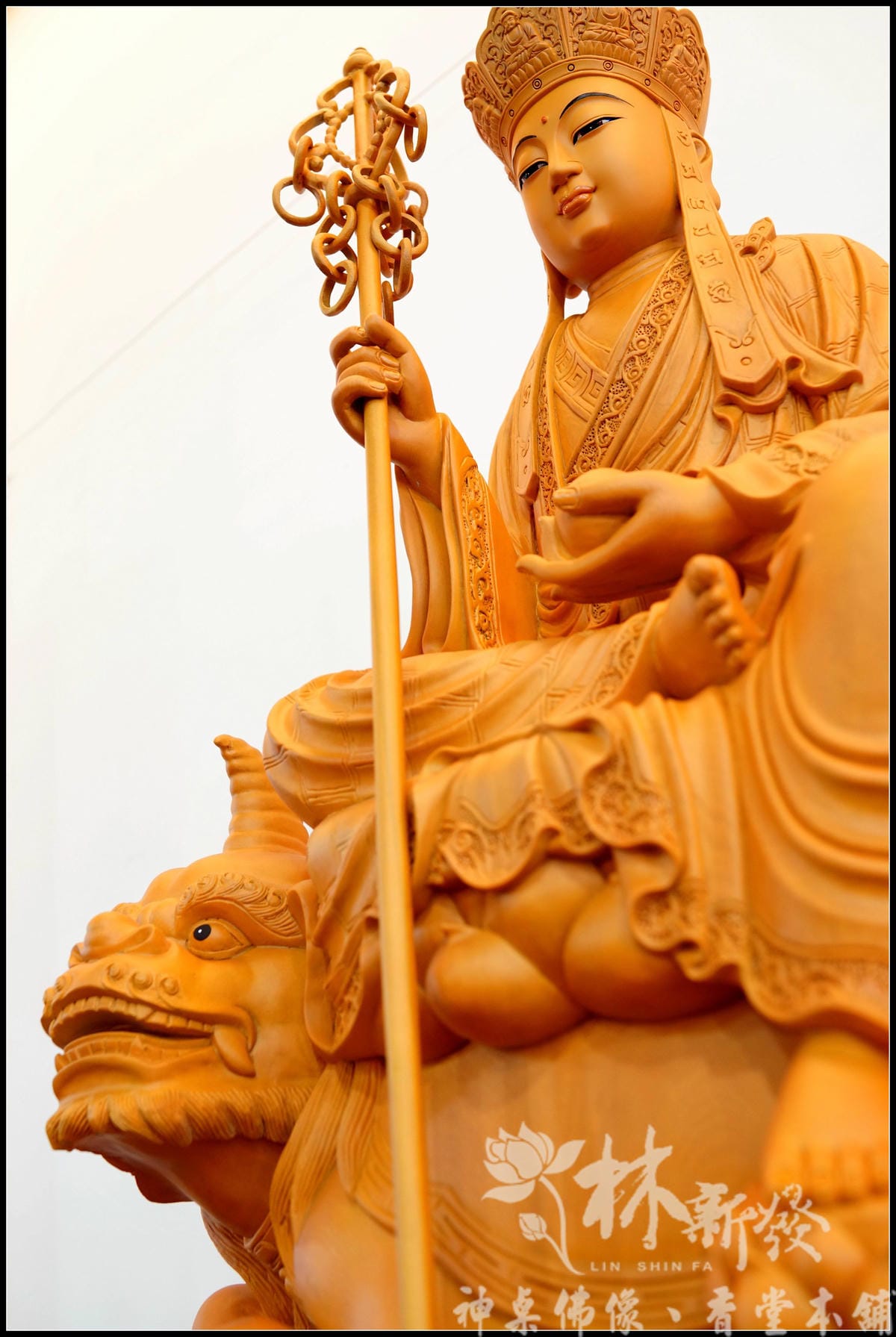 地藏王菩薩神佛藝術（台灣檜木帶騎地聽一體雕刻創作）-90公分