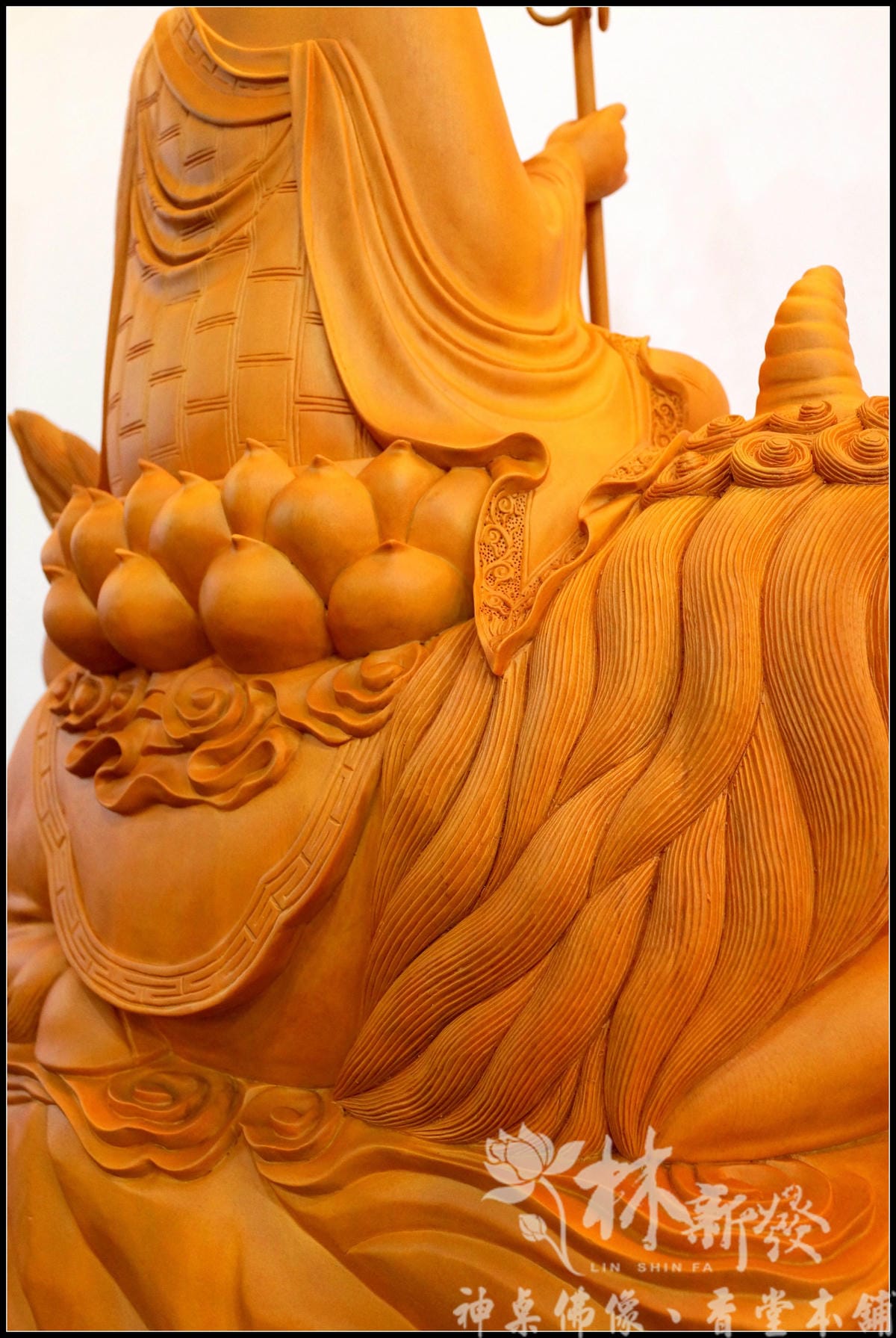 地藏王菩薩神佛藝術（台灣檜木帶騎地聽一體雕刻創作）-90公分