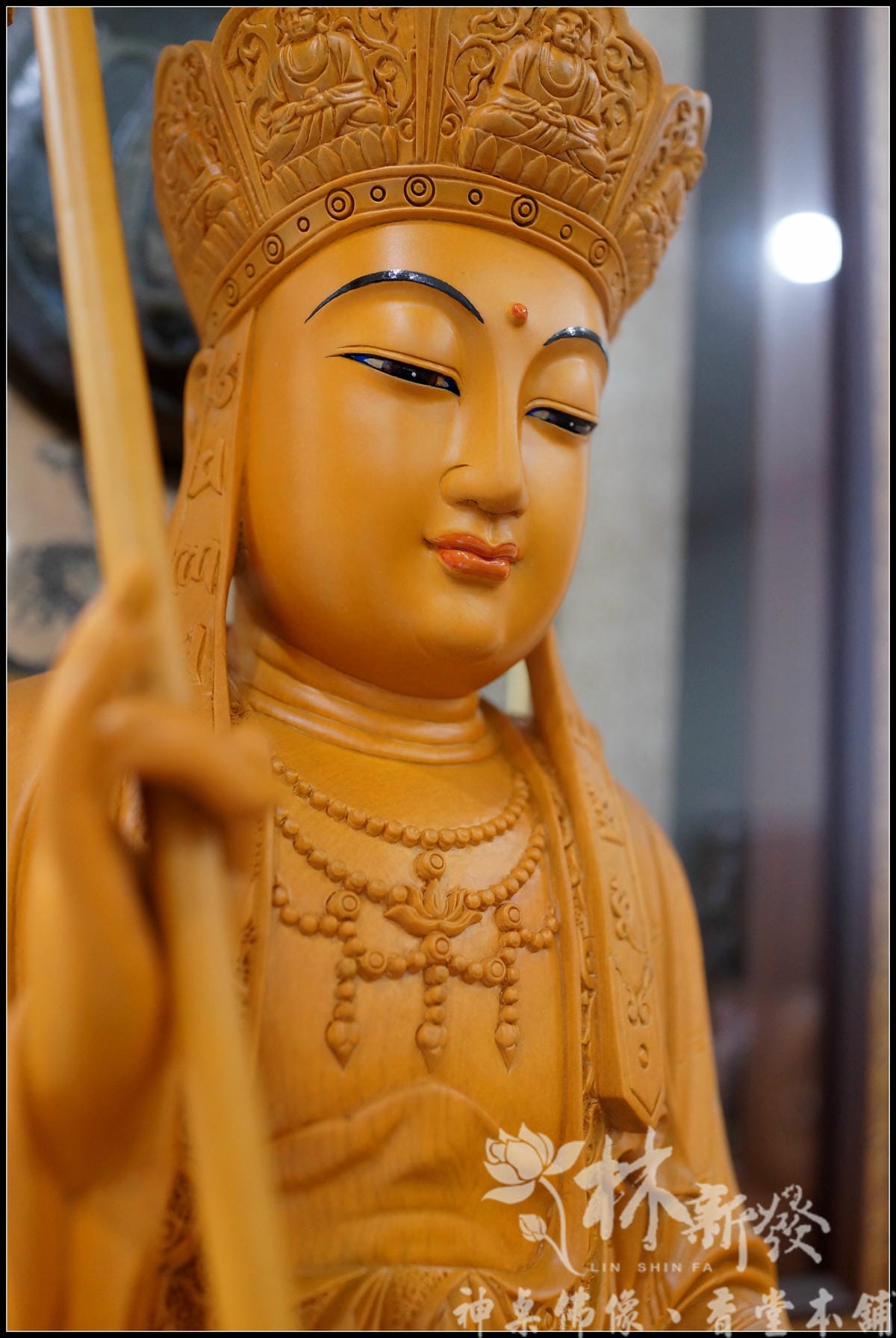 地藏王菩薩神佛藝術（台灣檜木帶騎地聽一體雕刻創作）-90公分