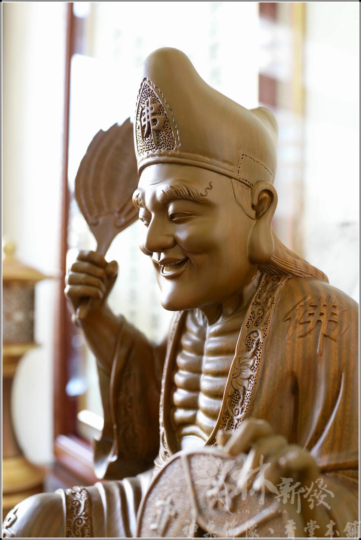 新發神藝-招財濟公(梢楠．綠檀．外圓內方招財進寶)