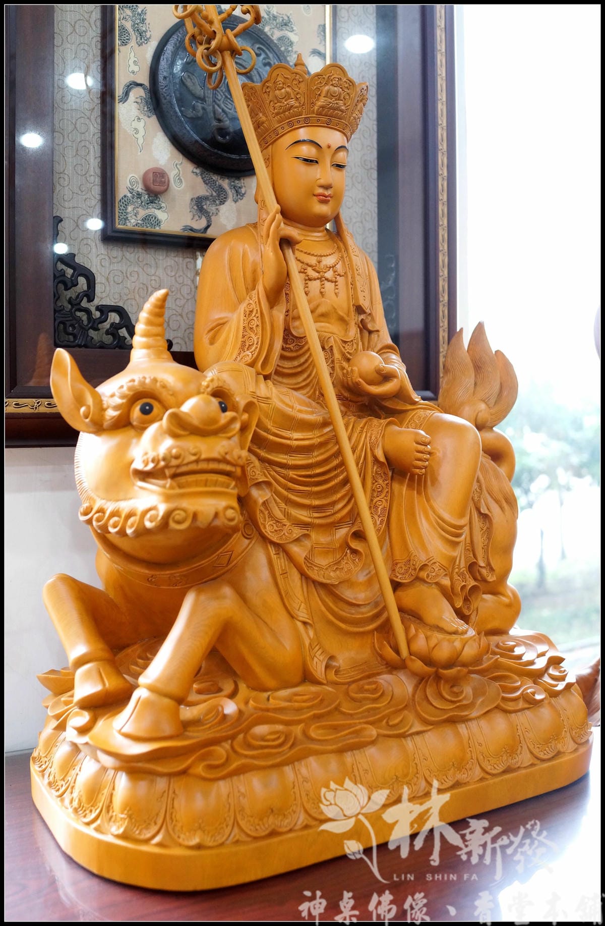 地藏王菩薩神佛藝術（台灣檜木帶騎地聽一體雕刻創作）-90公分