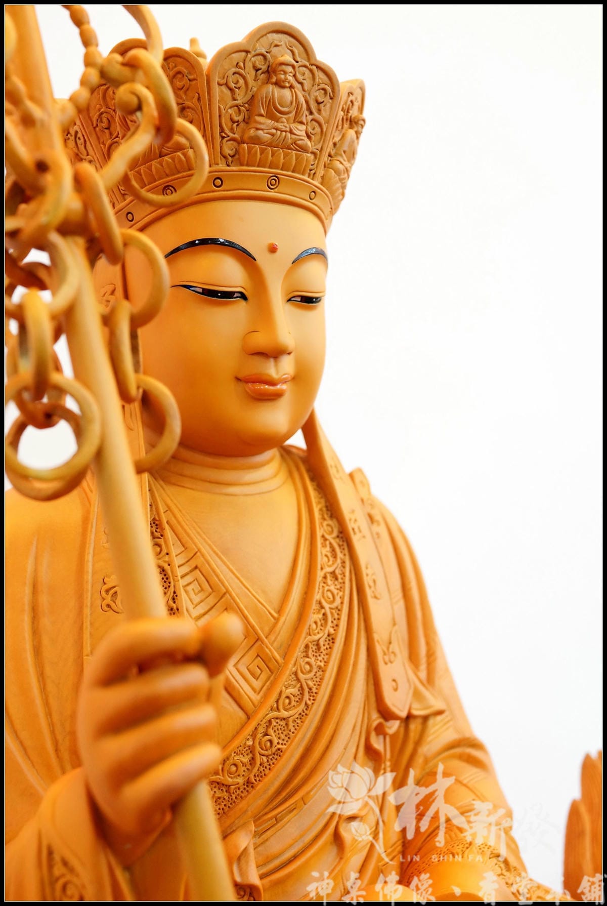 地藏王菩薩神佛藝術（台灣檜木帶騎地聽一體雕刻創作）-90公分