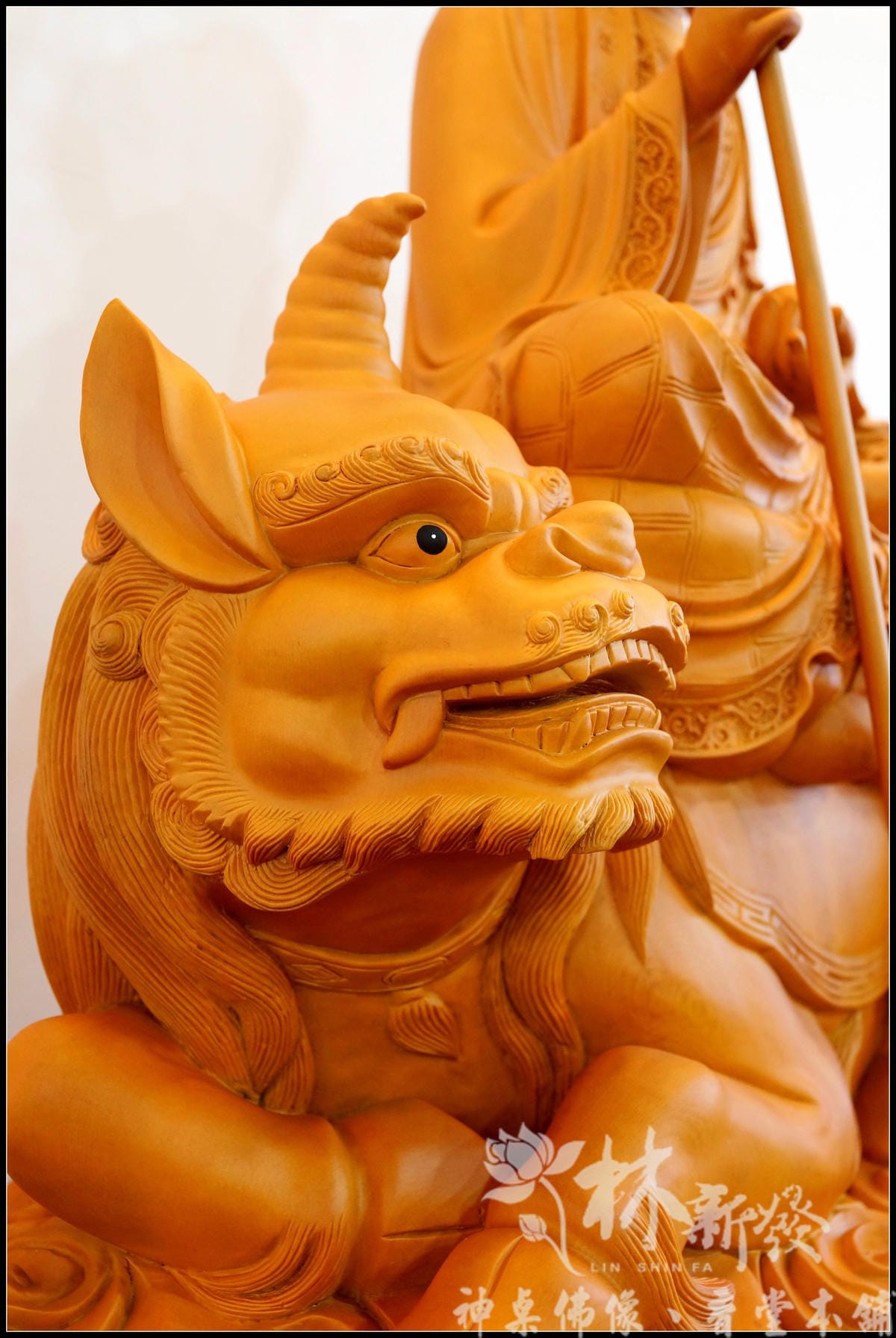 地藏王菩薩神佛藝術（台灣檜木帶騎地聽一體雕刻創作）-90公分