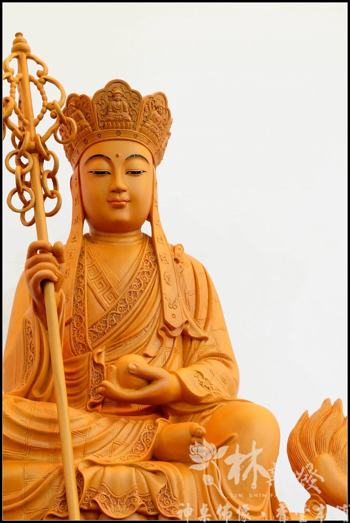 地藏王菩薩神佛藝術（台灣檜木帶騎地聽一體雕刻創作）-90公分