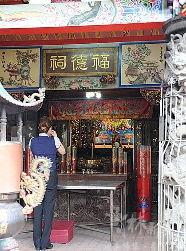 林新發佛俱-二百斤大斗燭三對(中悅建設機構敬獻斗燭有60斤．