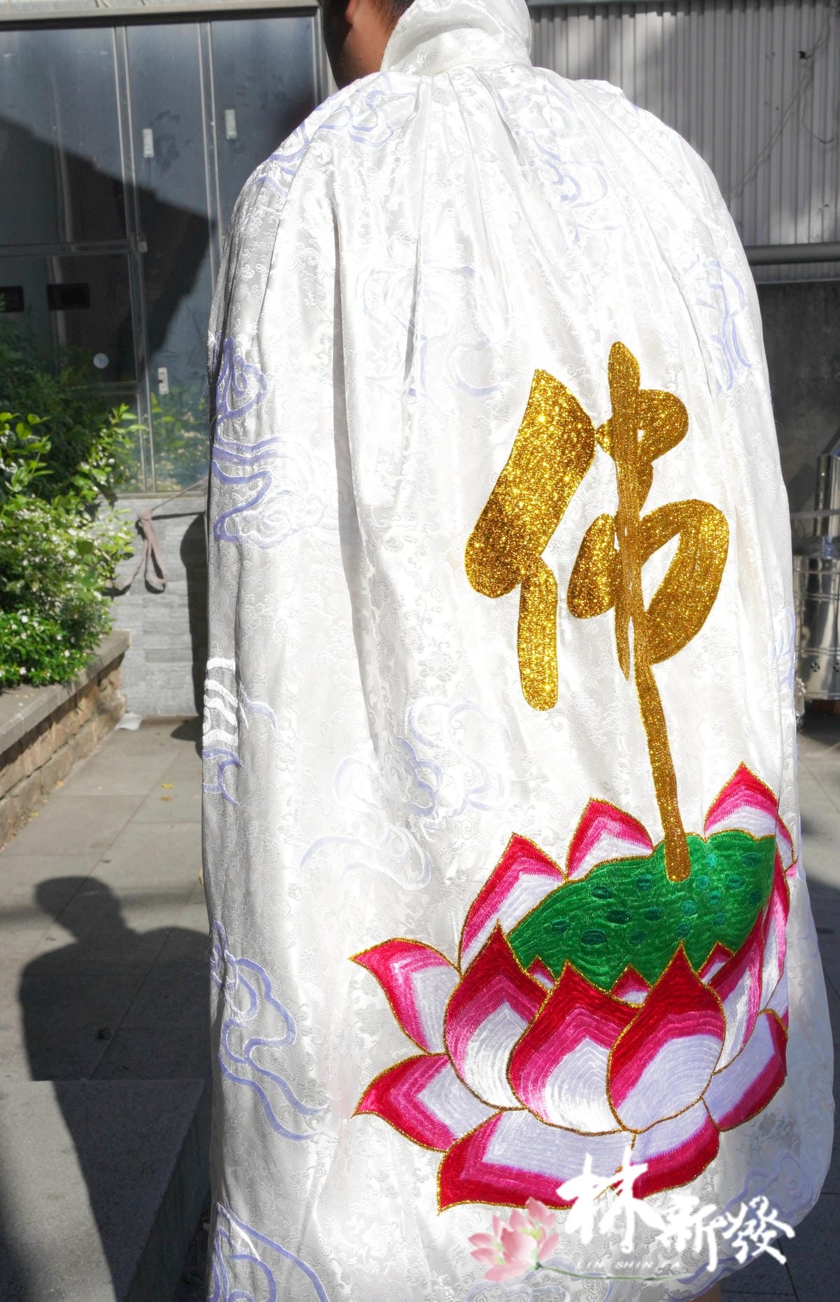 觀音寶衣-乩身用.白衣觀音大士袍(台灣手工繡藝) 觀音寶衣-乩身用.白衣觀音大士袍(台灣手工繡藝)