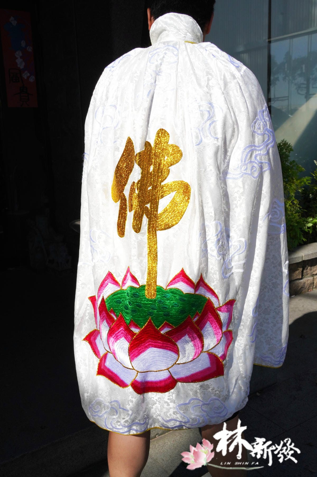 觀音寶衣-乩身用.白衣觀音大士袍(台灣手工繡藝) 觀音寶衣-乩身用.白衣觀音大士袍(台灣手工繡藝)