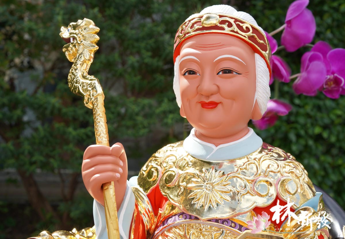 紅袍老母娘-001.JPG