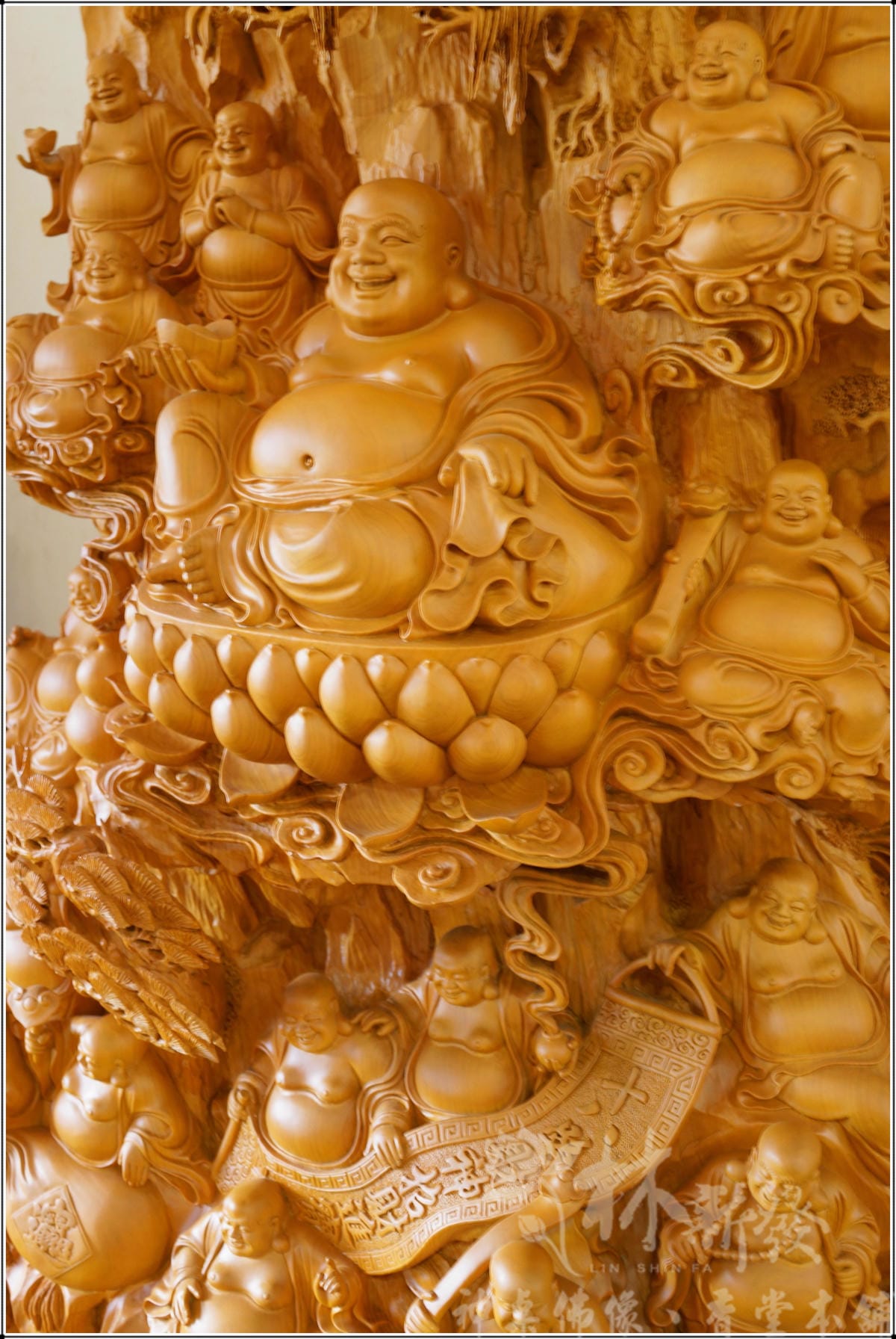 新發神藝-十八路彌勒財神．穩坐連發(台灣檜木128公分高)