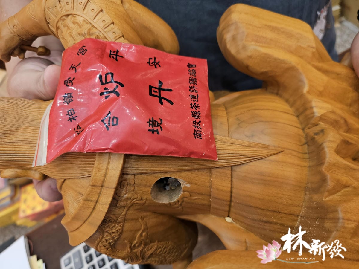 2023年的上帝公南彩加黑檀椅_07.jpg