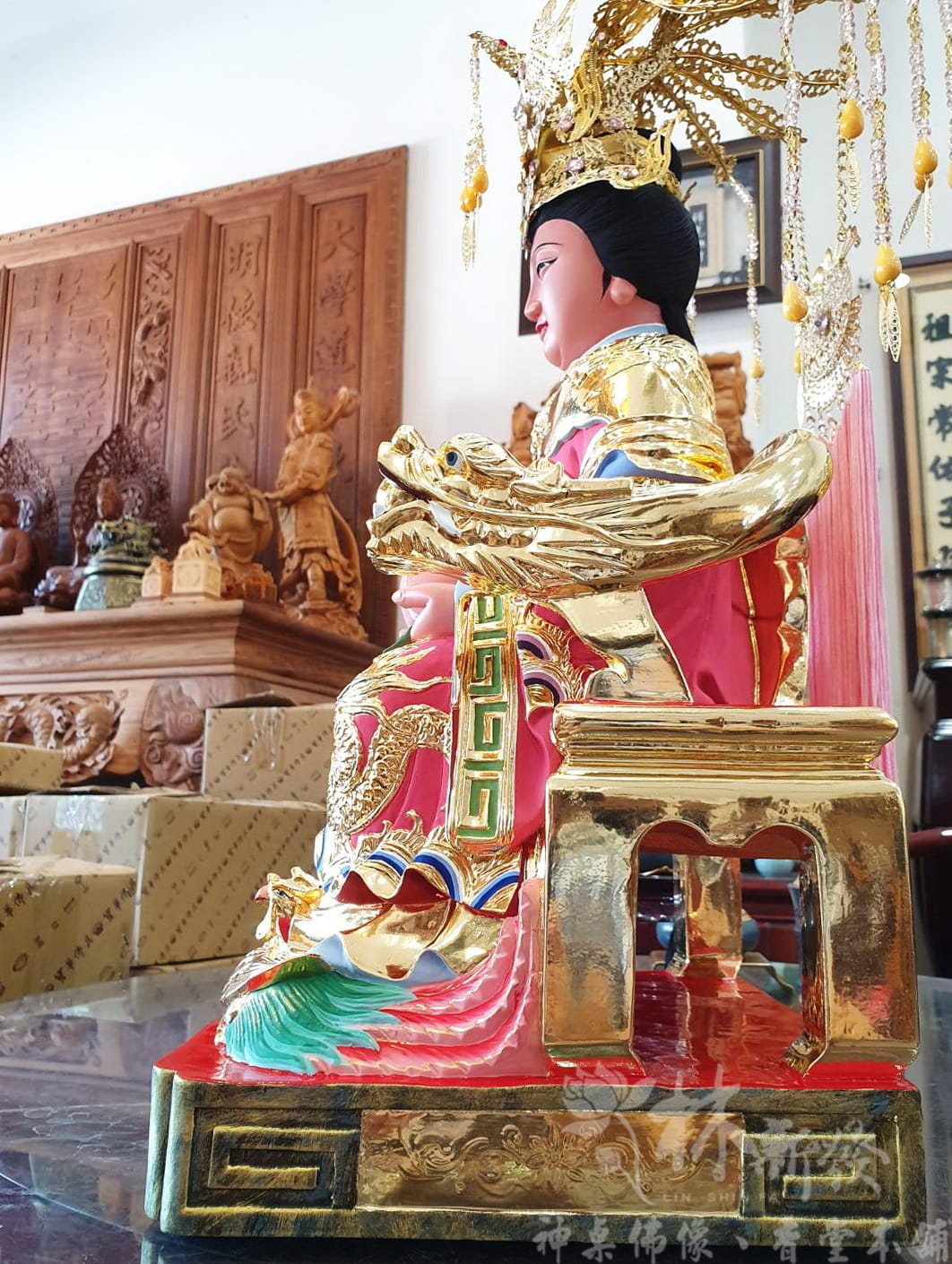 新發神藝-瑤池金母娘娘(粉龍袍粉鳳冠設計.尺六香樟與梢楠) 新發神藝-瑤池金母娘娘(粉龍袍粉鳳冠設計.尺六香樟與梢楠)