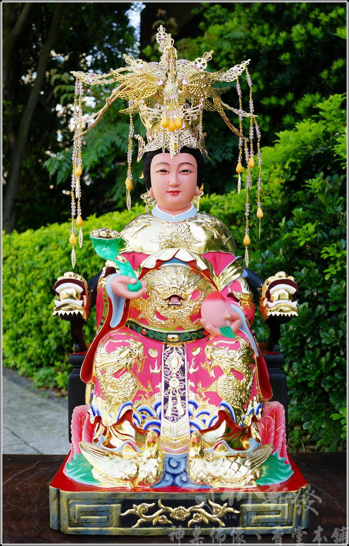 新發神藝-瑤池金母娘娘(粉龍袍粉鳳冠設計．尺六香樟與梢楠)
