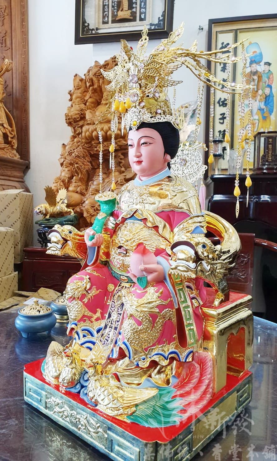 新發神藝-瑤池金母娘娘(粉龍袍粉鳳冠設計.尺六香樟與梢楠) 新發神藝-瑤池金母娘娘(粉龍袍粉鳳冠設計.尺六香樟與梢楠)