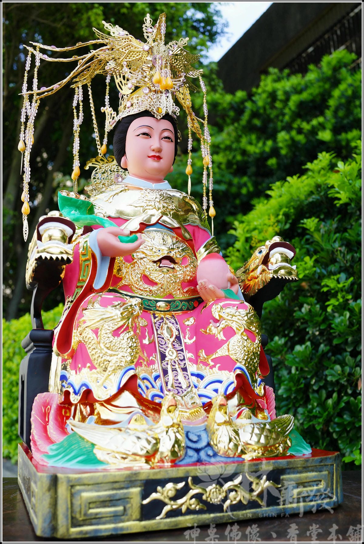 新發神藝-瑤池金母娘娘(粉龍袍粉鳳冠設計．尺六香樟與梢楠)