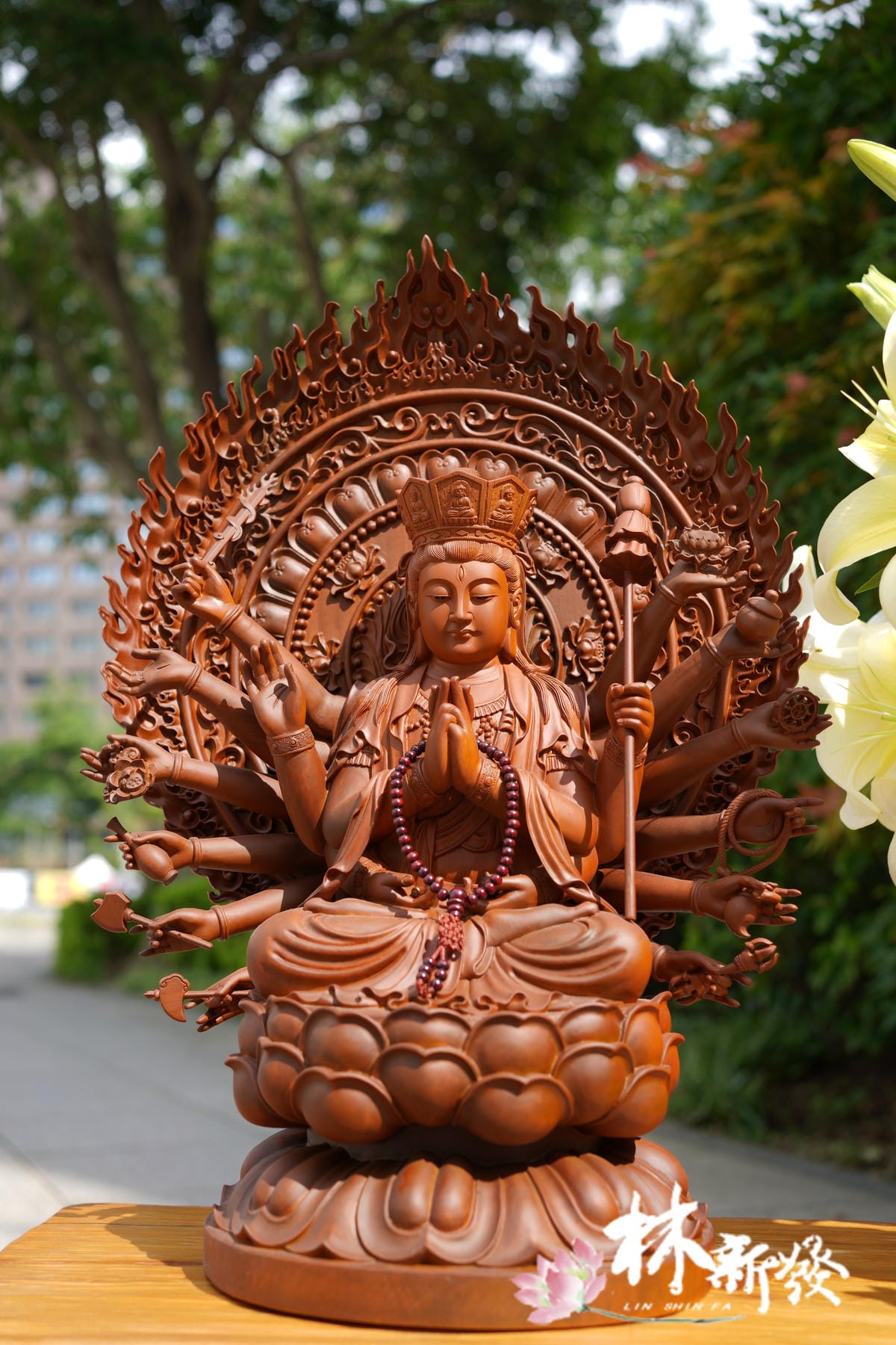尺三綠檀準堤佛母-001.JPG