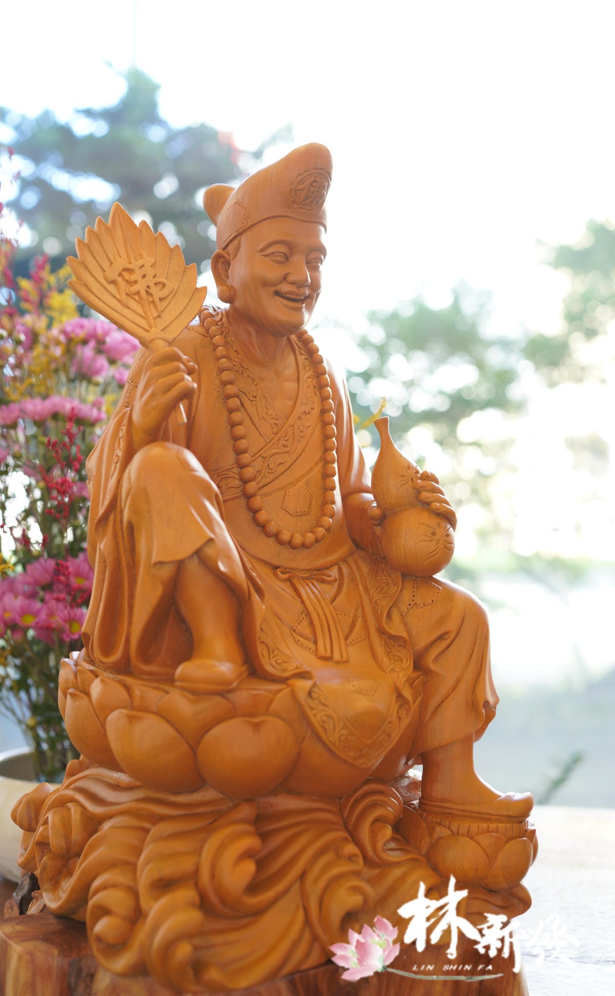 悠然濟公禪師．尺三樟木．2022-001.JPG